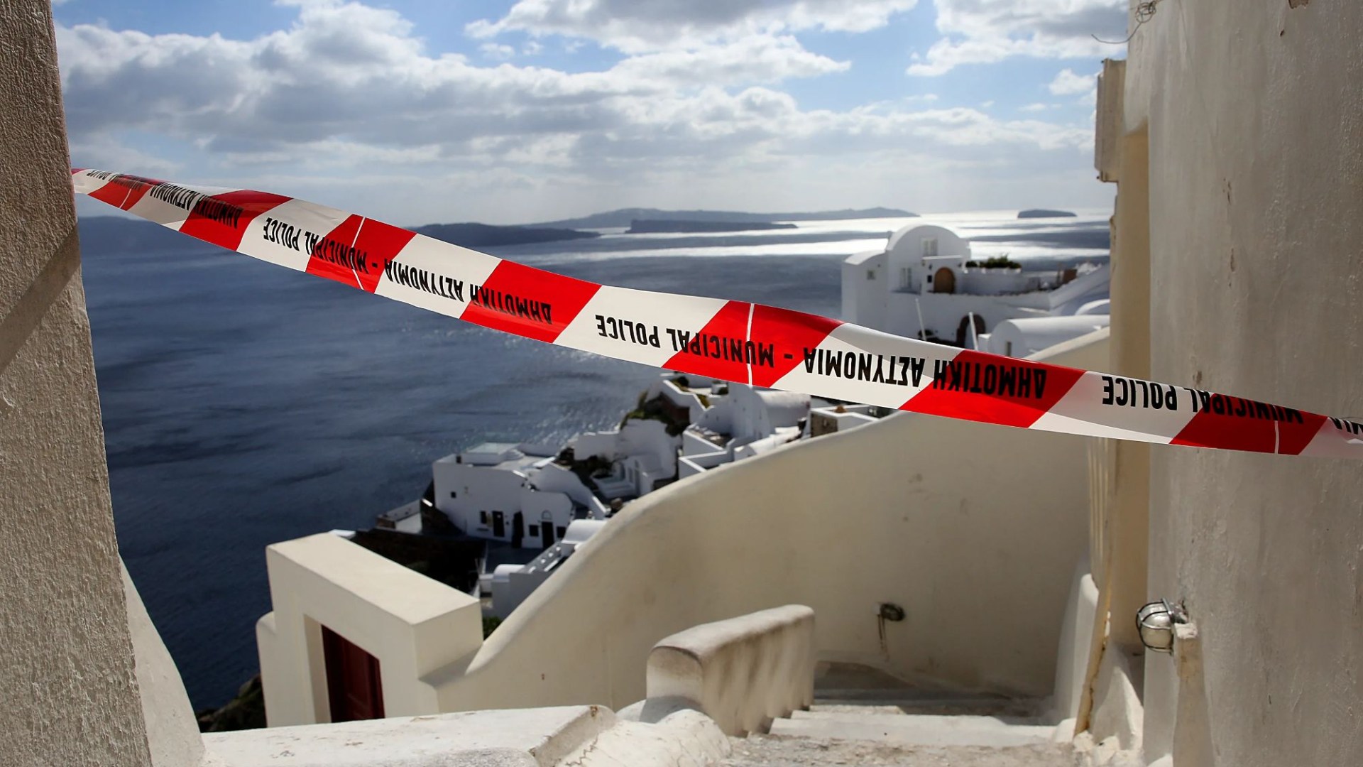 Magnitude 5.2 Earthquake Shakes Santorini: Thousands Flee as Fears of Stronger Tremor Grow